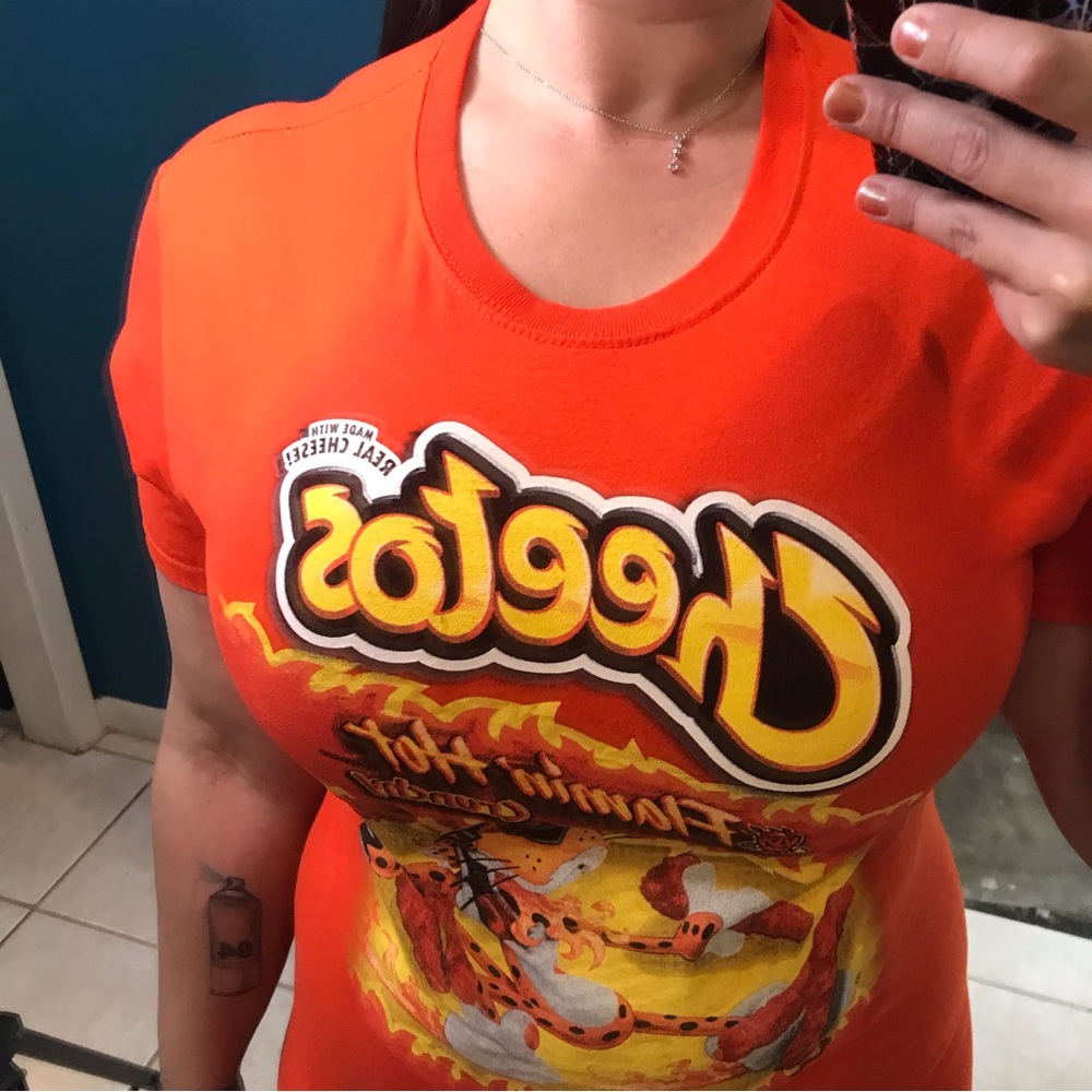 FREE Hot Topic Cheetos Bright Neon Orange Men’s T-Shirt Small S Chester Cheetah - Picture 5 of 7